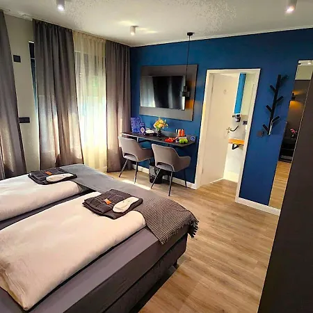 Neueroeffnung Liro *